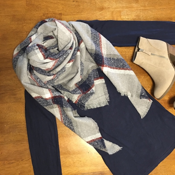 NWT Plaid Blanket Scarf Wrap - Picture 2 of 5
